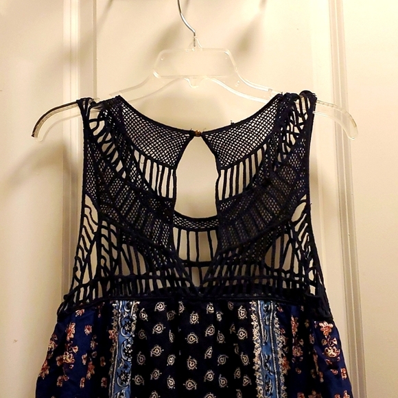 Entro LG Blue Floral Boho Sleeveless Tapestry Tunic Top - Picture 3 of 9